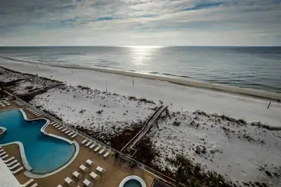 Image de 8ème étage ~ Piscine à entrée zéro ~ Superbes vues sur le golfe!