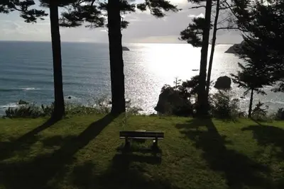 Image de Sunset Knoll ~ Tranquility on the Bluff w / Sweeping Ocean Views, Pets Welcome