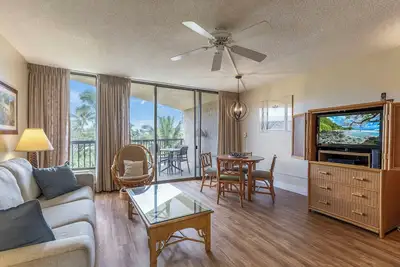 Image de Piscine et vue sur l'océan depuis le salon, se détendre dans la climatisation ou sur la véranda