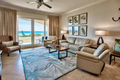 Image de Unité de luxe Gulf Front avec vue sur le golfe! Patio privé, Grilles / piscines communautaires