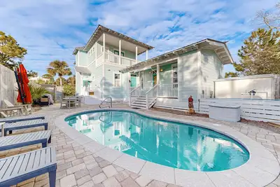 Image de Maison familiale près de la plage avec piscine privée et partagée - les snowbirds sont les bienvenus!