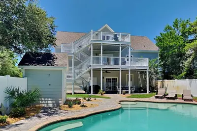 Image de Belle maison de vacances ~ Animaux acceptés ~ Vue partielle sur le golfe ~ Piscine privée!