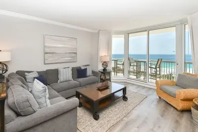 Image de Condo sur la plage avec vue de toutes les chambres: service de plage Gratuit! 👓😎