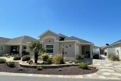 Joliment décoré 2/2 villa w / voiturette de golf 4 places et WiFi inclus!