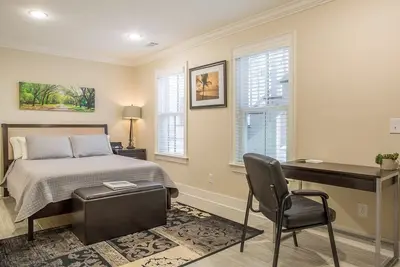 Image de Restez avec Savannah Lucky: Appartement moderne pour le professionnel itinérant