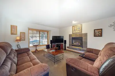 Image de Maison Sunriver confortable avec bain à remous privé et accès Sharc