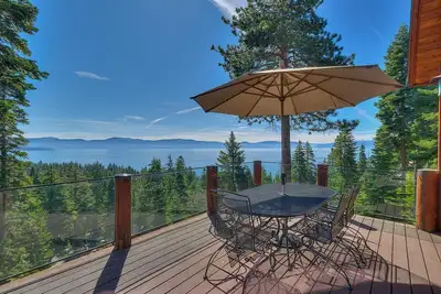 Image de Tahoe's Ahwahnee - Lakeview: 5 Br / 4. 5 Ba cinq chambres Ă coucher en Carnelian Bay, 12 personnes