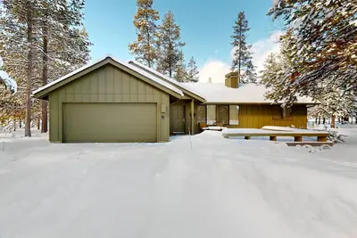 Image de Cozy maison w \/ bain à remous privé, Sharc passe et divertissement!
