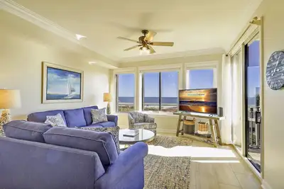 Image de 3204 SeaCrest - Direct Oceanfront -Et entièrement rénové.