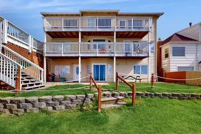 Image de Studio de niveau inférieur, adapté aux chiens avec vue sur l'océan - à pied de la plage!