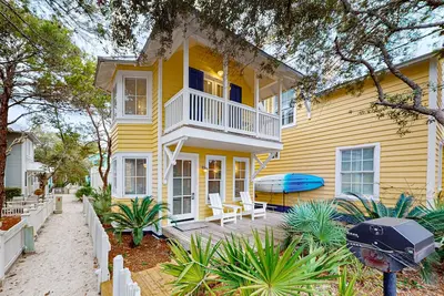 Cottage romantique avec piscine partagée, accès rapide à la plage et beaucoup de charme!