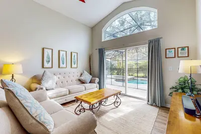 Image de Spacieuse maison w / une piscine privée, commodités de la station, à 5 miles de Disney World!