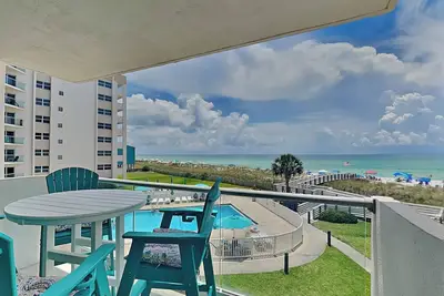 Image de Cozy Gulf Front Condo ~ Balcon privé avec une vue incroyable sur la plage ~ Étapes de la plage!