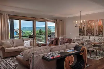Image de Un endroit pour les bateaux Ă vapeur: \"Mount Zirkel\" # 419 - 4br Luxe Condo