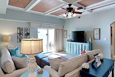 Image de Nouvellement mis à jour 7e étage Gulf Front Condo avec une belle décoration ~ Balcon privé ~ Directement sur la plage!