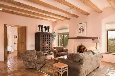 Image de 6 pâtés de maisons du quartier historique de Canyon Road Arts
