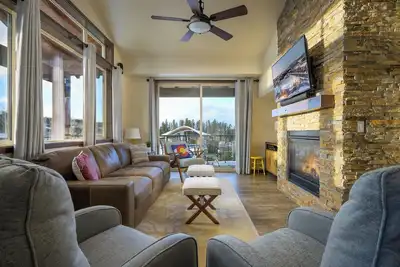 Image de Joanna Gaines voudrait rester ici: Barnwood, touches haut de gamme, super chic, vues!