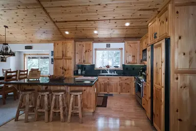 Image de Parfait comme une nouvelle maison, vient avec le laissez-passer pour la plage de Meeks Bay, marchez jusqu'au parc Sugar Pine