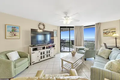 Image de Vues imprenables sur l'océan en bord de mer | Condo de luxe amélioré | Mes escapades à la plage
