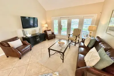 Image de 10% de réduction sur les séjours d'août! Charmante villa paisible avec vue sur le lac! 5073bw