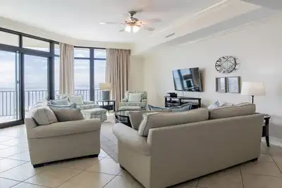 Image de Nouvellement mis à jour 12ème étage Phoenix West Condo w / Lz River, offres d'été!