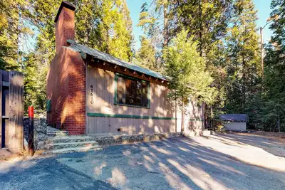 Image de Cabine confortable pour deux avec patio meublé - proche du village et du lac!
