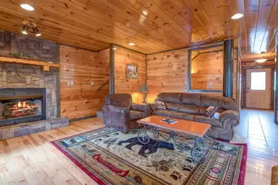 Image de Standing Bear Lodge, 5 chambres, 18 personnes, Table de billard, Air Hockey, bain à remous