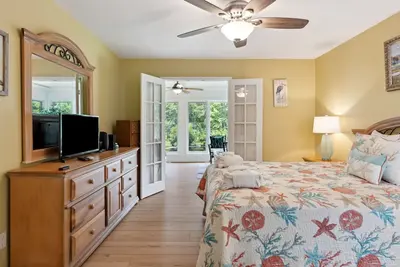 Image de Maison 3 chambres avec salle de soleil spacieuse donnant sur le lagon tranquille