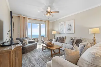 Image de Enclave 604- Belle unité de front de plage avec grande terrasse!