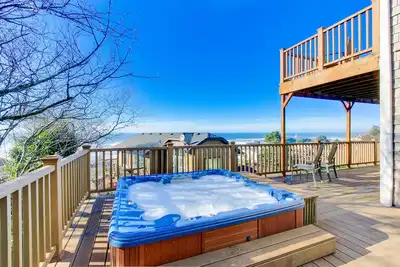 Image de Profitez de magnifiques terrasses vue sur l'océan, un bain à remous privé et une salle de jeux bien garnie!