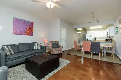 Image de Belle nouvelle maison de ville 3/3 avec piscine d'eau salée!