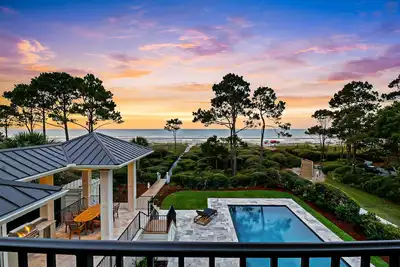 Image de Superbe maison au bord de l'océan avec un chemin de plage privée ~ Piscine et bain à remous ~ Pour 18 personnes