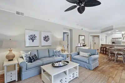 Image de Magnifique complexe de villas situé au bord de la mer, à quelques pas de la plage!