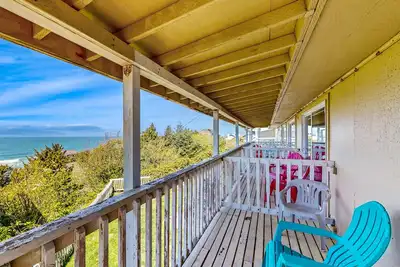 Image de Charmant condo côtier w / vue sur l'océan, à pied de la plage - chiens ok!
