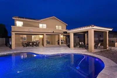 Image de Offre D'Hiver Vallée du Soleil Spectaculaire 5 Br Maison \/ Pvt Solaire Piscine \/ Mesa
