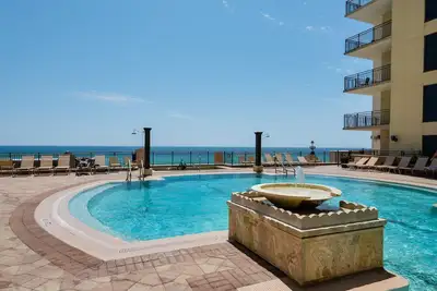 Image de Des vacances au milieu de tout! En face de la plage et à proximité des commerces!