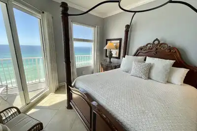 Image de Maître sur le Golfe 3 chambres 2 salles de bain dort 10 très grand balcon