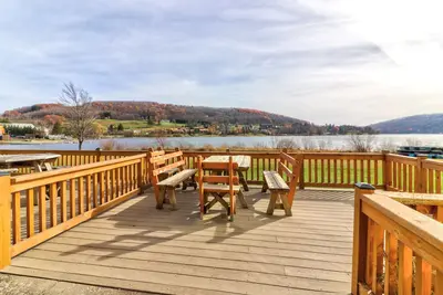Image de Maison de ville au bord du lac avec quai partagé, piscine et bain �� remous communs - accès au lac et au ski