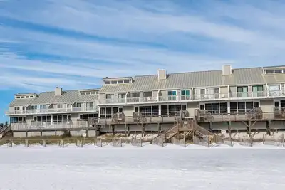 Image de Piscine en bord de plage, promenade privée sur la plage, véranda, près des magasins et du restaurant