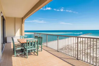 Image de Spacieux Condo Grand Pointe ~ Front du Golfe avec balcon privé donnant sur la plage!