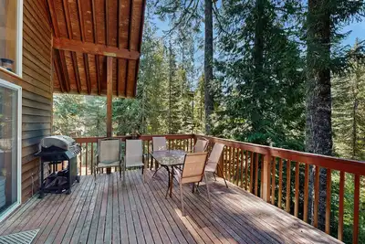 Maison de ski avec vue sur la montagne et bain à remous privé et appartement séparé