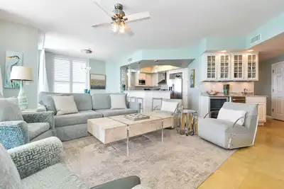 Image de Cool, condo tropical en bord de mer avec vue balcon privé!