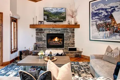Image de Demeure sur Doe Pass | Bon marché! Détails magnifiques. . 3 bd 3 ba! Piscine et bain à remous!