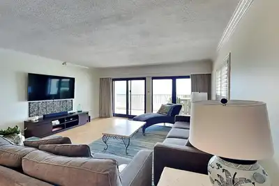 Image de Condo en bord de mer au coeur de Destin ~ Piscine en bord de mer ~ Balcon privé!