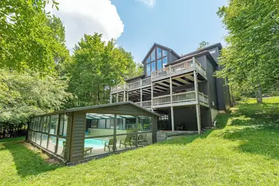 Image de Dépasser les attentes - Accueil avec accès au lac avec piscine intérieure privée