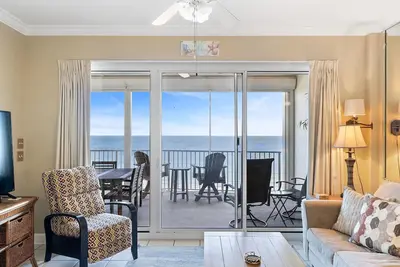 Image de Regency Isle 710- Vue sur la plage avec une grande terrasse et un intérieur luxueux!