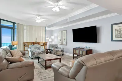 Image de Décoré somptueusement Phoenix West 3br; Rivière paresseuse / glissière d'eau