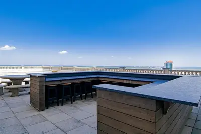 Image de 3000 pi2 Patio privé, Phoenix West Ii! Rivière paresseuse, glissade d'eau!