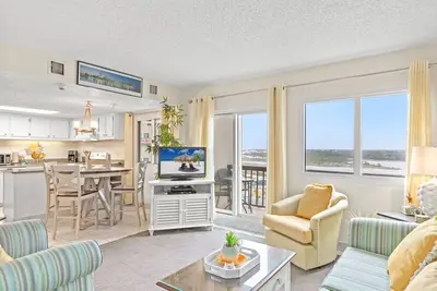 Image de Pinnacle Port Locations de vacances-A Tower 2 Bdr. Condo