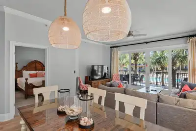 Image de AgAdagio F205☀3br-30a-Open du 11 au 13 mai 955 $! Gulf Front Pool- Blue Mtn Beach!